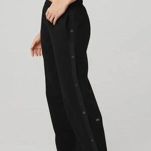 ALO Yoga Black courtside tear away snap pants